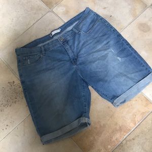 Levi’s Denim Shorts 24W